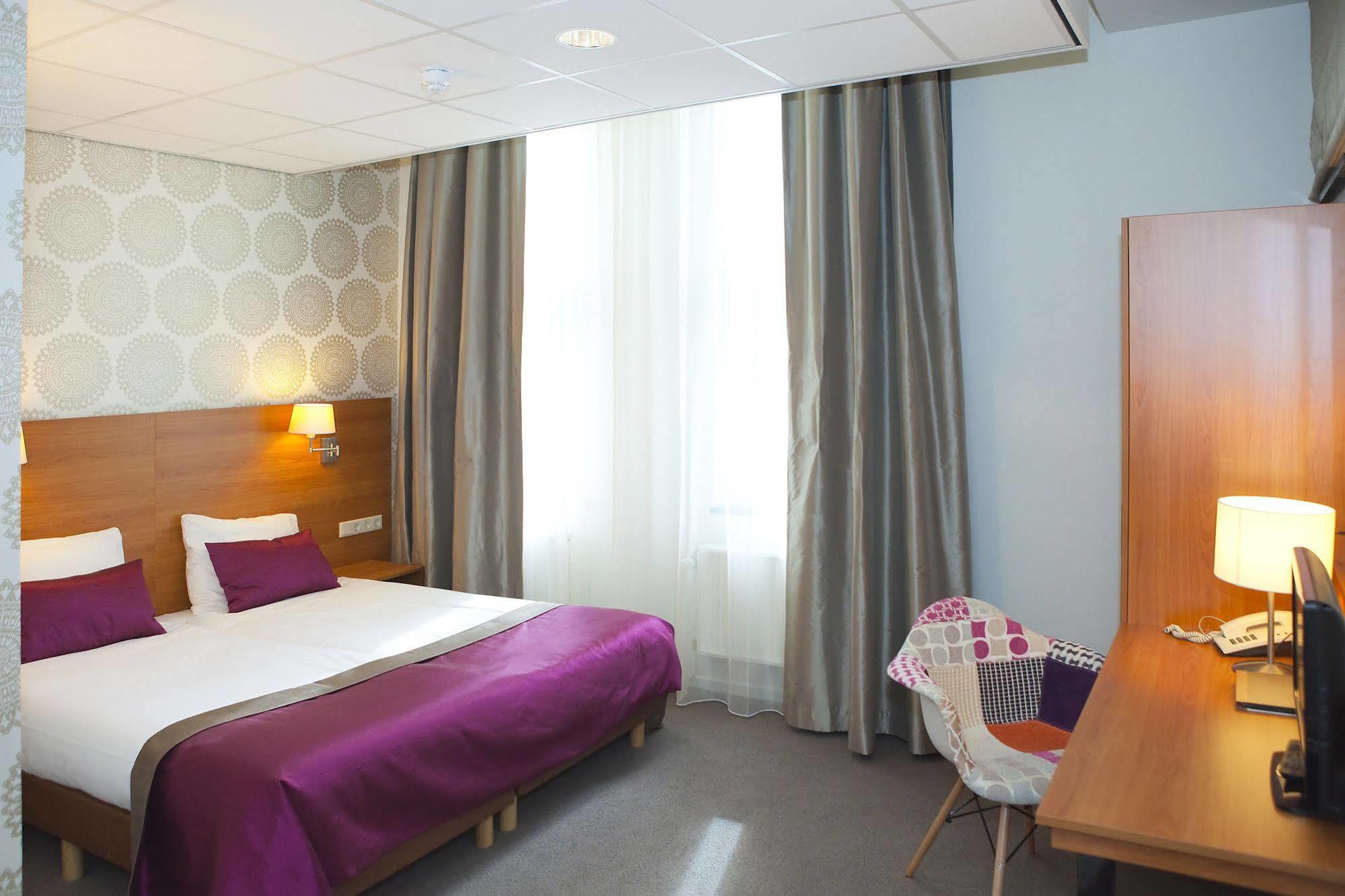 Hotel Kontakt Der Kontinenten Soesterberg Kültér fotó