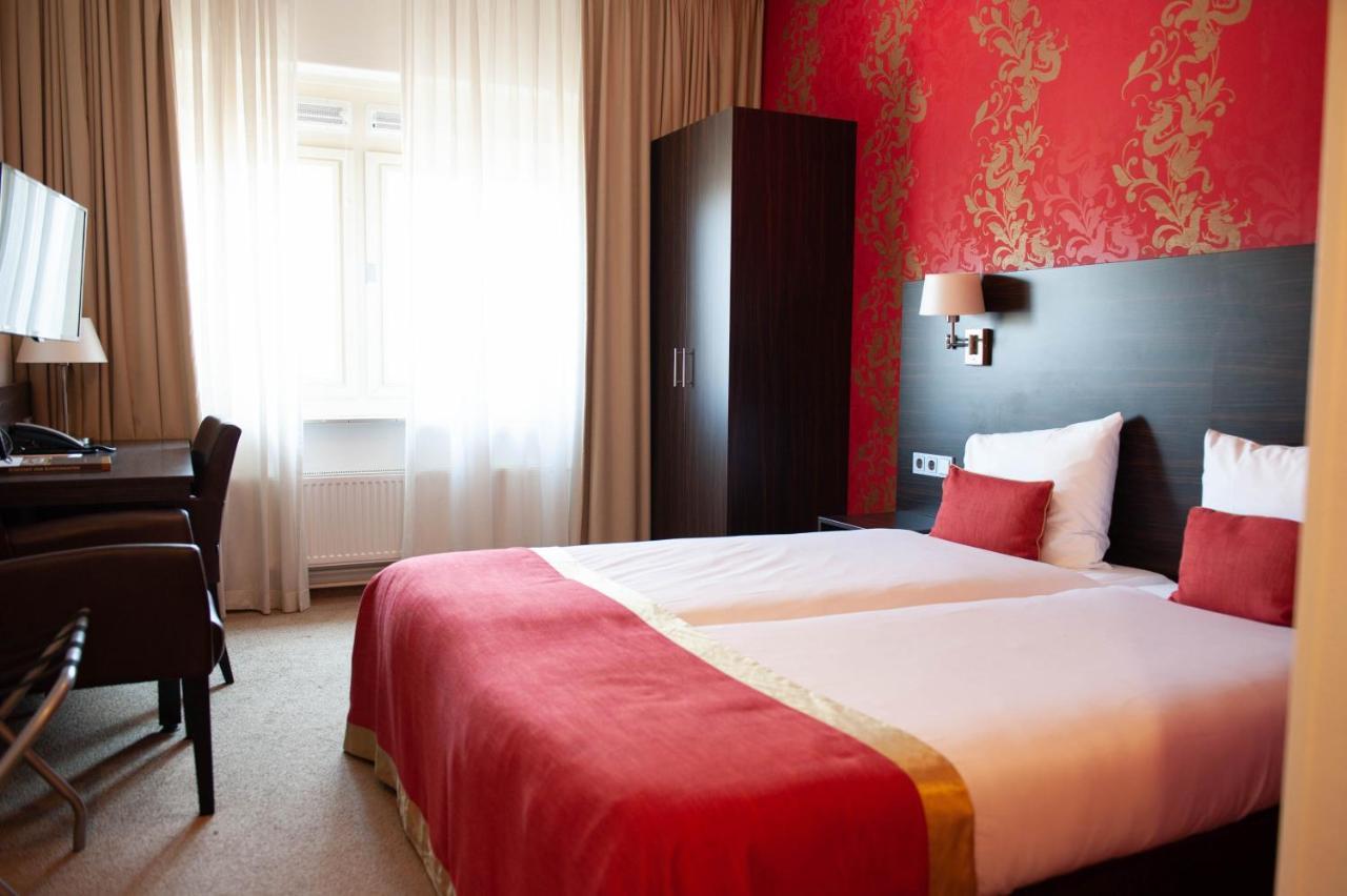 Hotel Kontakt Der Kontinenten Soesterberg Kültér fotó